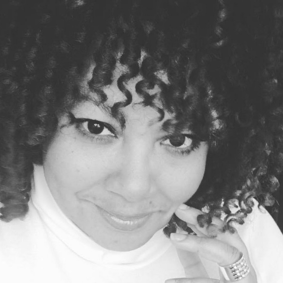 Meet your Posher, Janet - Picture 1 of 1